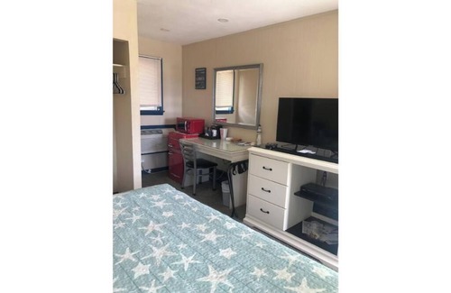 Buzzards Bay Hotel | king Grand with sofa sitting area