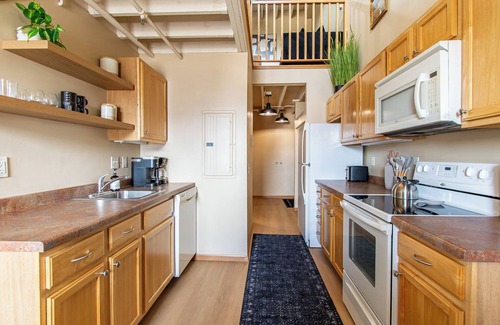 Fargo Apartment | King I Loft I Free Parking I 5 mins to Downtown