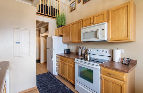Fargo Apartment | King I Loft I Free Parking I 5 mins to Downtown