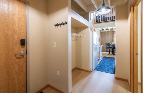 Fargo Apartment | King I Loft I Free Parking I 5 mins to Downtown