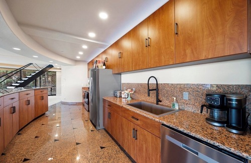 Cheyenne Canyon Apartment | King of the mountain sleeps 12 Luxe property