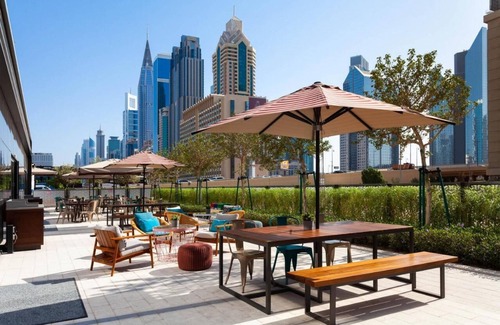 Jumeirah House | King Room At La Mer Beach By Luxury Bookings