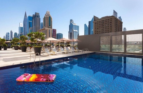 Jumeirah House | King Room At La Mer Beach By Luxury Bookings
