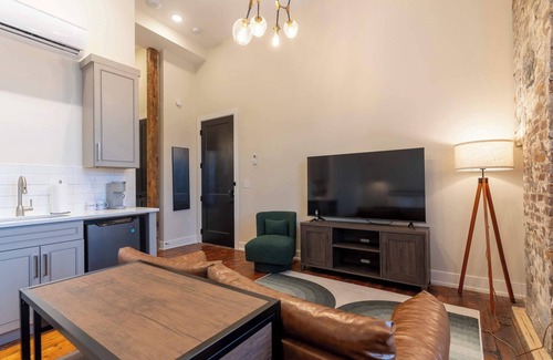 Frankfort Hotel | King Room, Kitchenette
