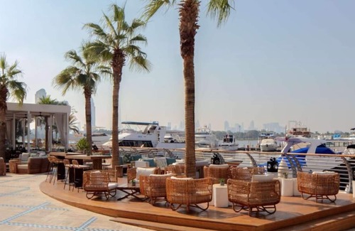 Deira House | King Room Near Dubai Creek Golf Club By Luxury Bookings