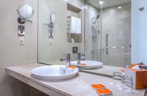 Abu Dhabi City Center Apartment | King Room Near Wahda Mall And Al Nahyan Stadium