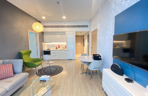 Al Barsha Apartment | King Size Bed | Netflix & Chill | Fast Wi-Fi & Free Parking
