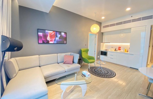 Al Barsha Apartment | King Size Bed | Netflix & Chill | Fast Wi-Fi & Free Parking