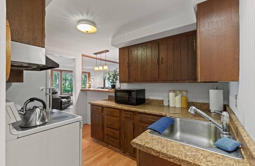 Jim Thorpe Cabin | King Size Beds, Bunk Beds, Access to Pool, Lake, & Tennis