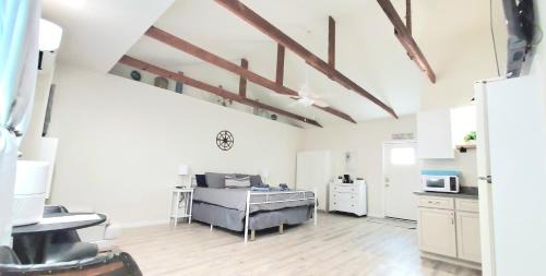 La Vista House | King Size Sassy Studio