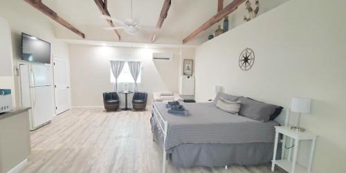 La Vista House | King Size Sassy Studio
