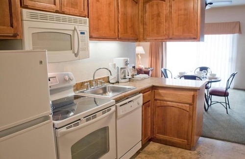 Avila Beach Hotel | King Stay w/Ocean View! 2 Lovely Units, Near Pirates Cove Beach, Pool, Parking!