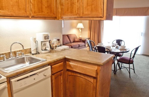 Avila Beach Hotel | King Stay w/Ocean View! 2 Lovely Units, Near Pirates Cove Beach, Pool, Parking!
