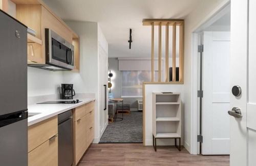Las Vegas Apartment | King Studio Near Shadow Creek Golf Course LAS