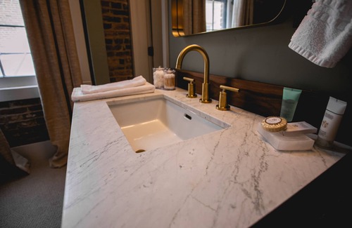 Jacksonville Hotel | King suite at The Jacksonville Inn Features Tiled Rain Fall Shower