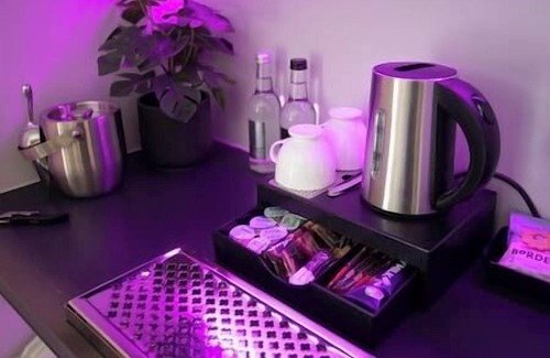 Offerton Apartment | King Suite close to Manchester City Centre, R3