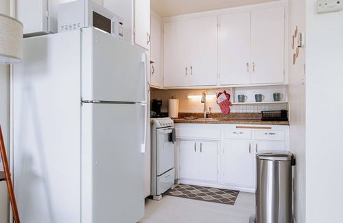 South Oceanside Apartment | King Suite - Easy Walk to Beach/Strand Close to Downtown, Restaurants and Pier!