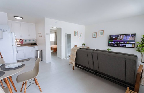 South Oceanside Apartment | King Suite - Easy Walk to Beach/Strand Close to Downtown, Restaurants and Pier!