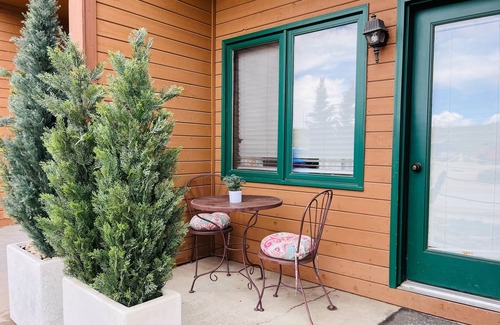 Granby Condo | King Suite~Hot Tubs~Pool~RMNP