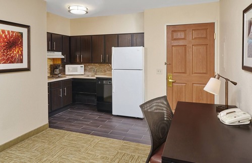 Glenview Condo | King Suite in "The Glen" District. Free Breakfast Daily. Indoor Pool