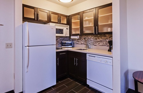 South Tulsa Condo | King Suite in Tulsa | Free Breakfast + Fitness Center + Seasonal Outdoor Pool