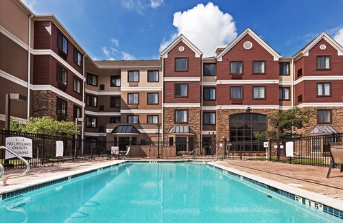 South Tulsa Condo | King Suite in Tulsa | Free Breakfast + Fitness Center + Seasonal Outdoor Pool