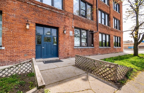 Detroit Apartment | KING SUITE Loft Downtown 420 friendly - FREE PARKING - FREE Wifi