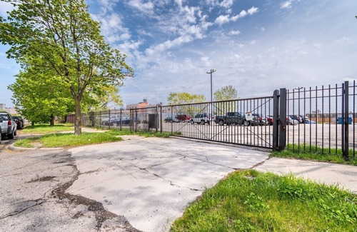 Detroit Apartment | KING SUITE Loft Downtown 420 friendly - FREE PARKING - FREE Wifi