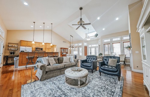 Lake Ozark House | King Suite! Stay & Play Rates! Overlooking 9th fairway at Osage National!