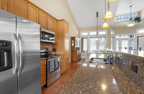 Lake Ozark House | King Suite! Stay & Play Rates! Overlooking 9th fairway at Osage National!