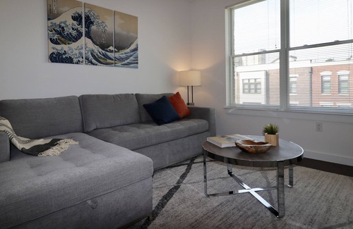 Hoboken House | King Suite Top Floor Minutes to New York City