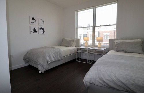Hoboken House | King Suite Top Floor Minutes to New York City