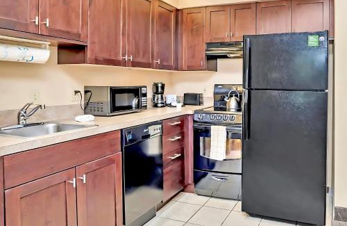 Florida Central Atlantic Coast Apartment | King Suite w BBQ & Games Room - Sand Lake