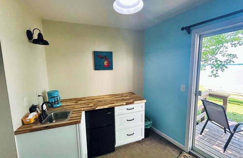 Lake City Apartment | King suite with Lake View