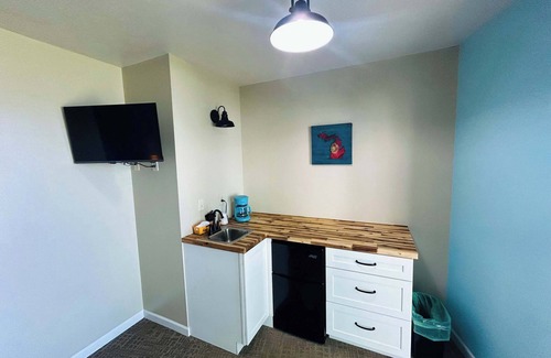 Lake City Apartment | King suite with Lake View