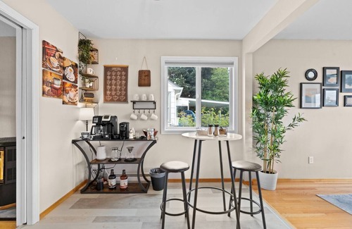 Port Angeles House | KingBeds/FastWiFi/CoffeeBar/FencedYard/OlympicView/Central location