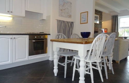 Edmonton Cottage | KINGFISHER COTTAGE, pet friendly, with open fire in Edmonton