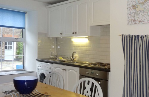 Edmonton Cottage | KINGFISHER COTTAGE, pet friendly, with open fire in Edmonton