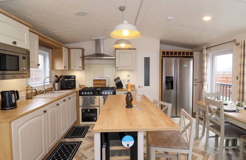 Evesham Cottage | KINGFISHER LODGE 36, with a garden in Evesham