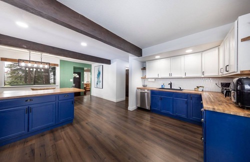 Kings Beach Ski Chalet | Kings Beach - Large groups - Close to beaches and skiing