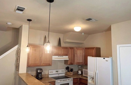 San Antonio House | Kings CASTLE:3 Bedroom SeaWorld, RIM, Medical &BMT