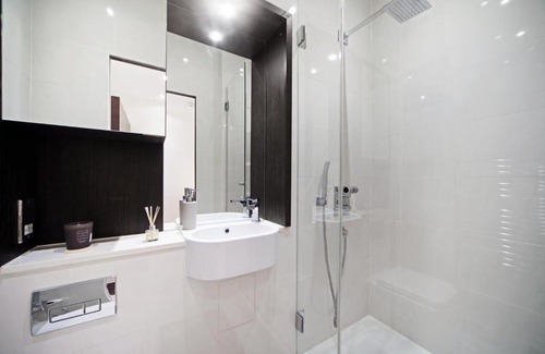 St. Pancras Apartment | Kings Cross Studio by Flexy