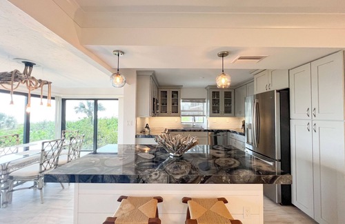 Sanibel Condo | Kings Crown 118: Remodeled 3 BR Gulf Front Condo!