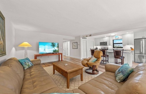Sanibel Condo | Kings Crown 212: Updated Condo Just Steps to Beach