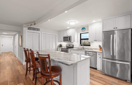 Sanibel Condo | Kings Crown 212: Updated Condo Just Steps to Beach