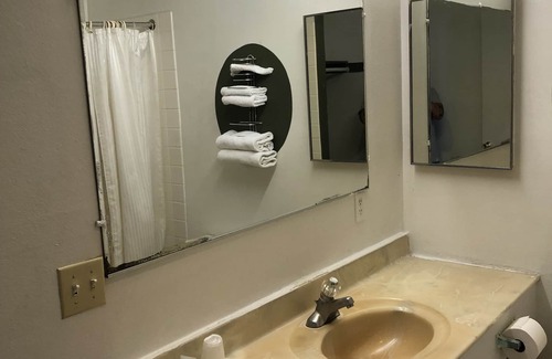 Monterey Park Hotel | Kings Lodge Motel