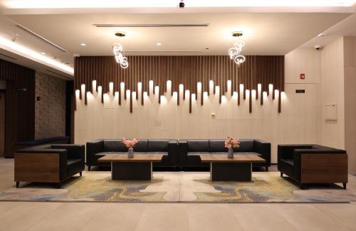 Jadaf Hotel | Kingsgate Canal Hotel by Millennium