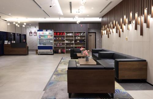 Jadaf Hotel | Kingsgate Canal Hotel by Millennium