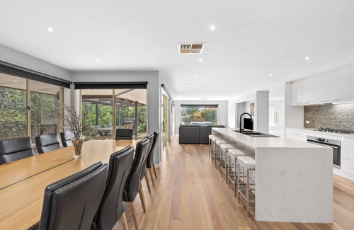 Ocean Grove House | KINGSTON DOWNS - OCEAN GROVE - Sleeps 17nStrictly Family and Corporate Bookings