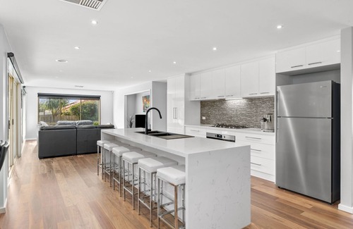 Ocean Grove House | KINGSTON DOWNS - OCEAN GROVE - Sleeps 17nStrictly Family and Corporate Bookings